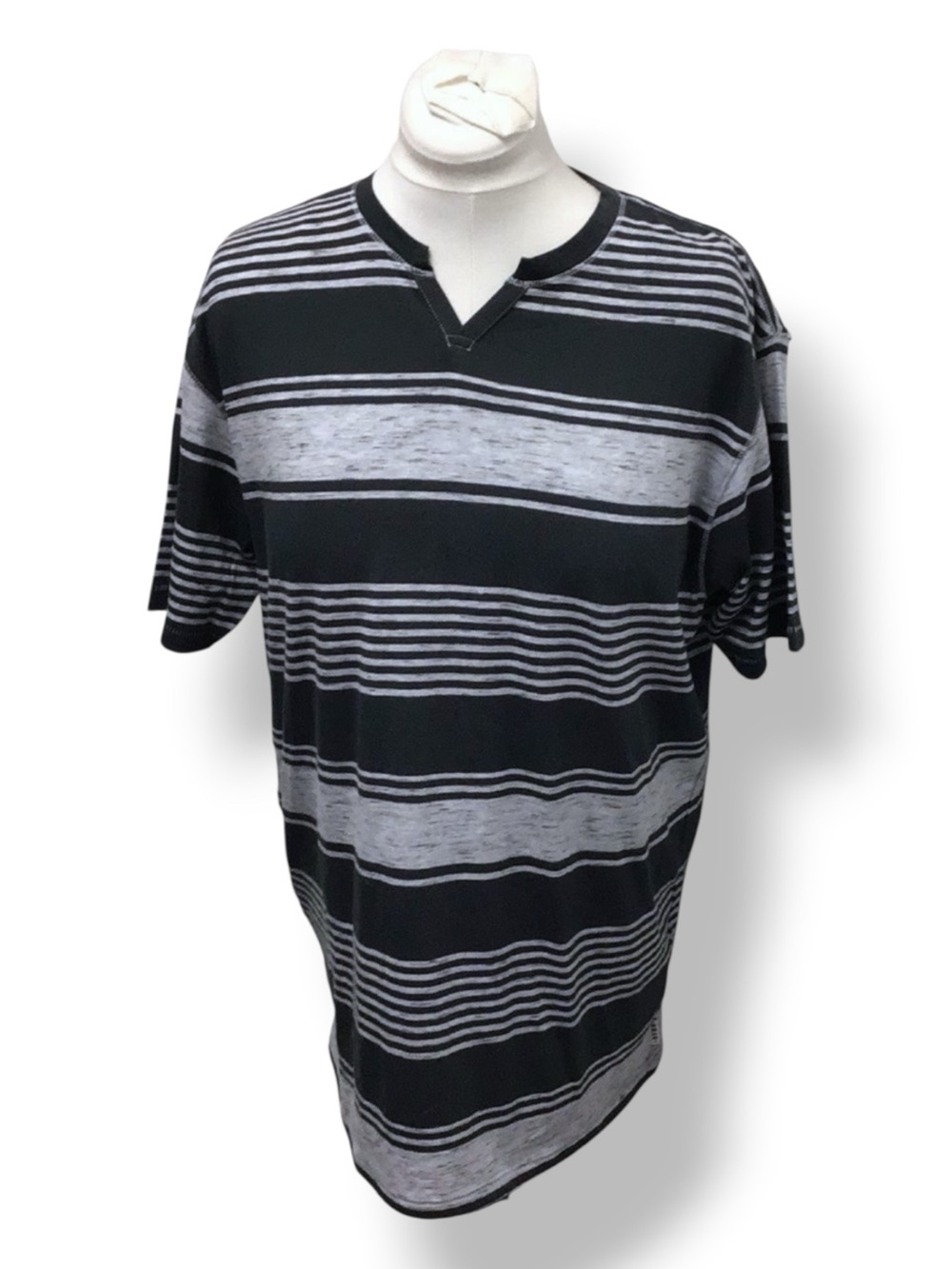 ROWM Men's Striped V-Neck Split Notch Collar Tee Shirt Black/Heather Gray L